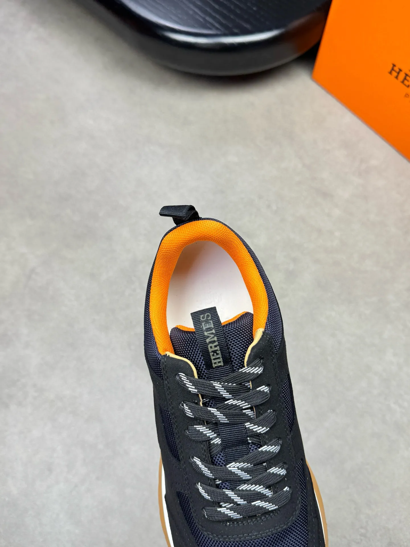 [HERMES] Hermès men's shoes 💰680💰 - high-end quality original items 🔍🔍🔍 casual sports shoes - upper: 🔝 suede environmentally friendly leather, brand high mercerized canvas body with forged ´H´ totem, tongue webbing injection molded brand logo - lining: brand canvas, foot pads; water-dyed cowhide -Outsole: ultra-light T men's shoes 💰U foam; two-color molded outsole -Ultra-high quality control, fine workmanship: highlighted (high-end, extravagance, grade) -Size: 39-44 (38, 45, can be customized)